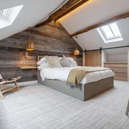 The Corner At The Heaning Estate *